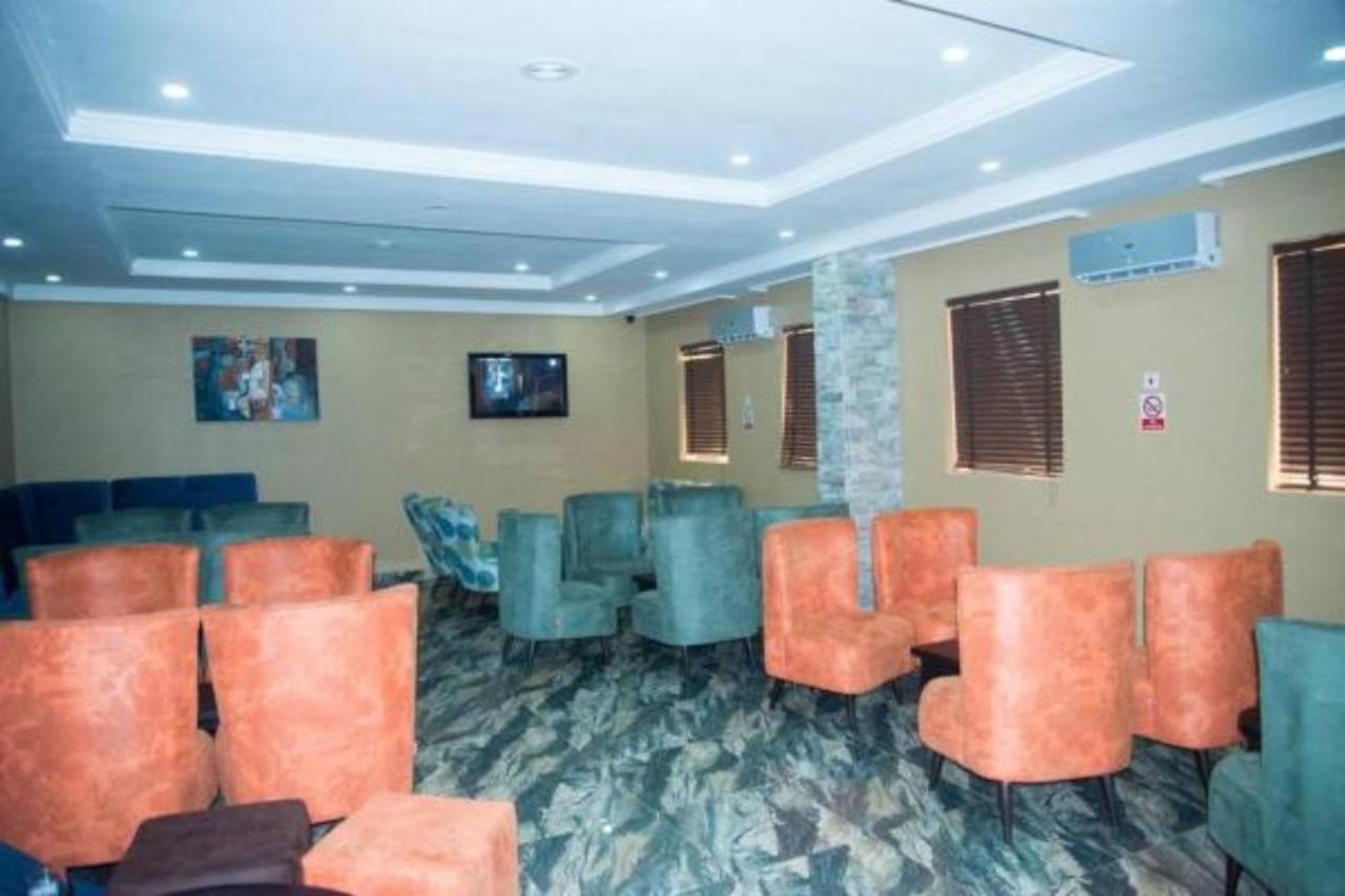Dannic Hotels Enugu Bagian luar foto