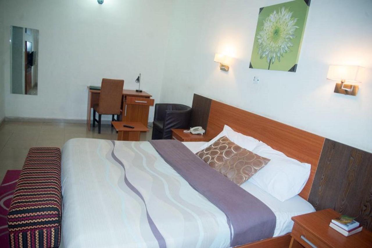 Dannic Hotels Enugu Bagian luar foto