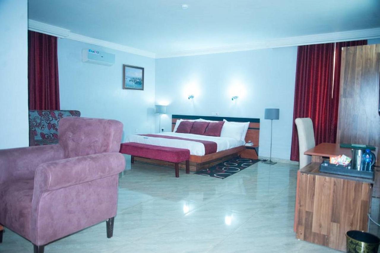 Dannic Hotels Enugu Bagian luar foto
