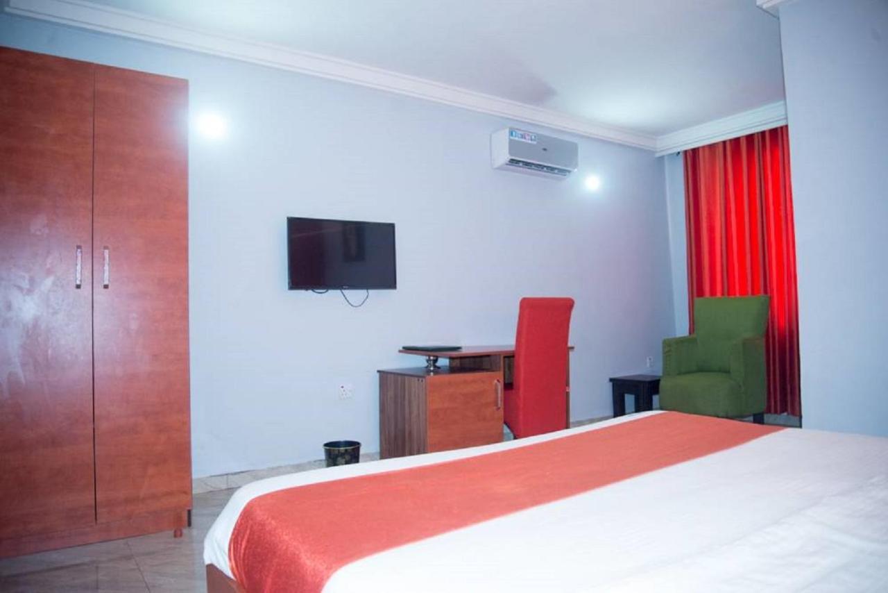 Dannic Hotels Enugu Bagian luar foto