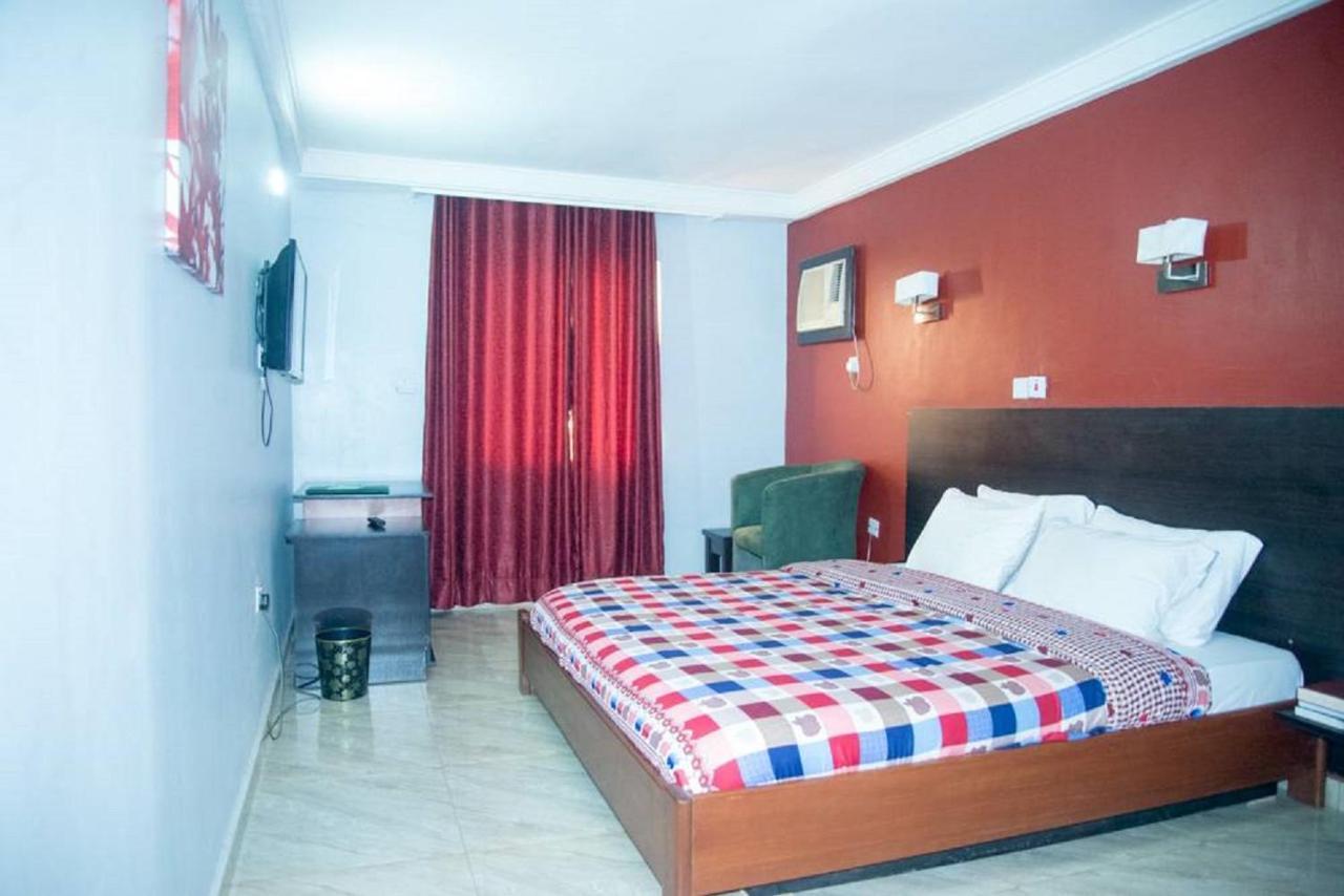 Dannic Hotels Enugu Bagian luar foto