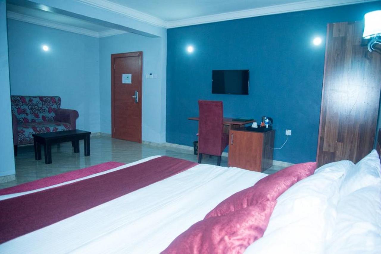 Dannic Hotels Enugu Bagian luar foto