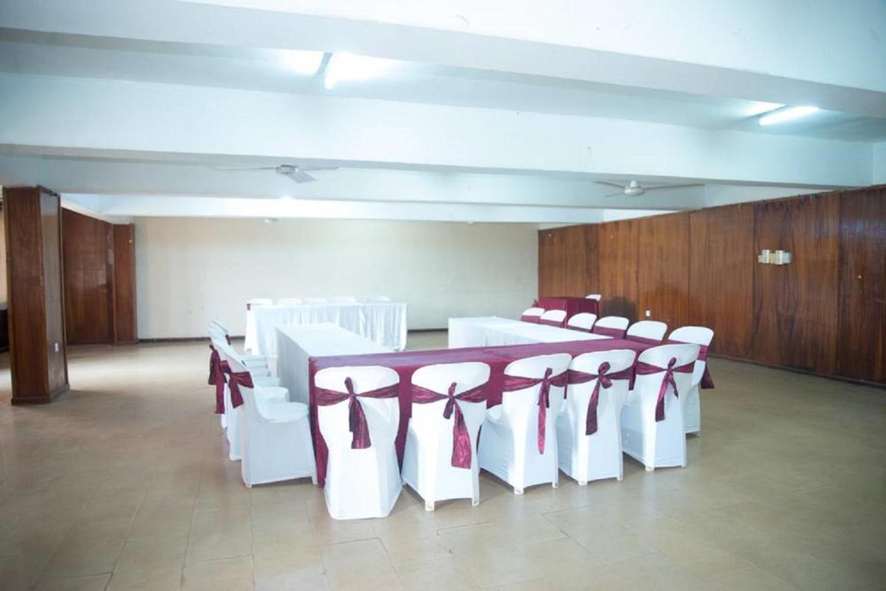 Dannic Hotels Enugu Bagian luar foto