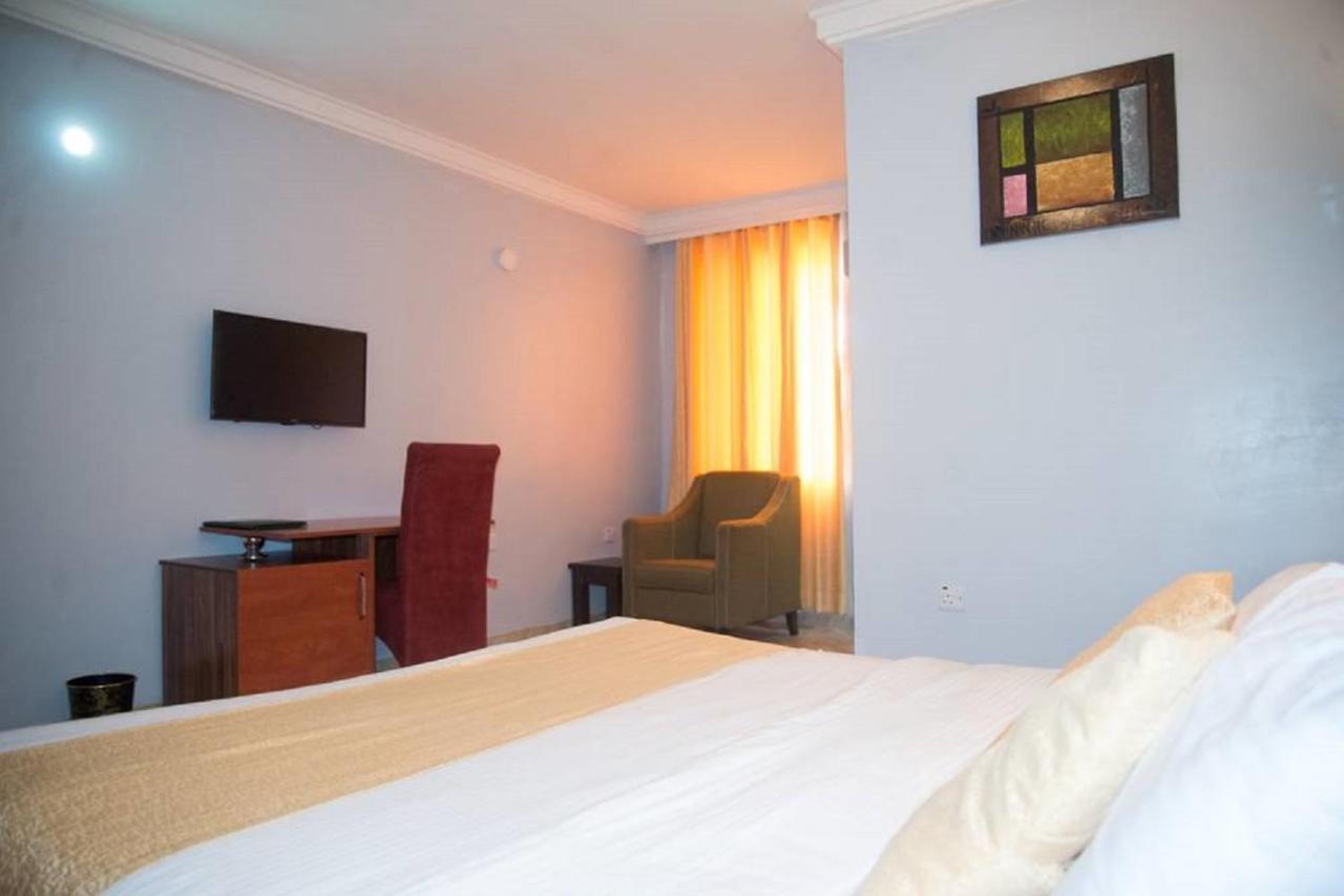 Dannic Hotels Enugu Bagian luar foto